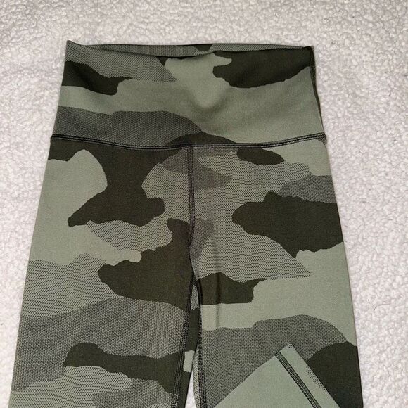 Aerie Women’s High Rise Leggings Green Camo Size Small Long EUC - Picture 2 of 12